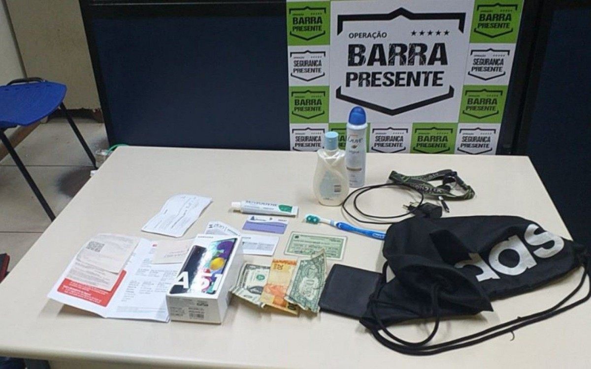 Material apreendido com o casal