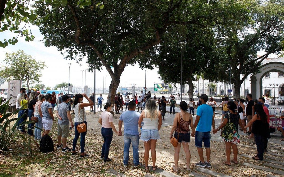 Realização de protesto em frente ao prédio da Marinha do Brasil - Luciano Belford/Agência O Dia