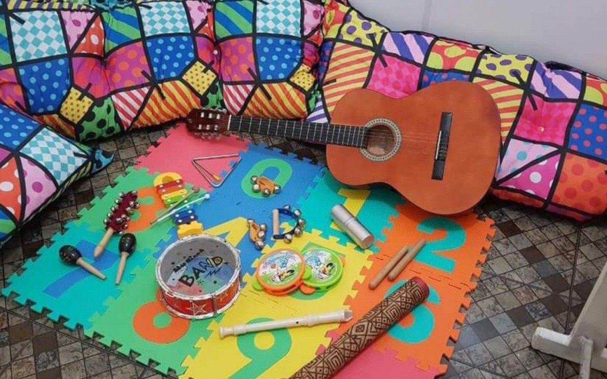 Projeto tem o objetivo de oferecer um local para que os autistas possam se expressar artisticamente e se divertir