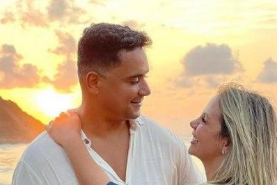 Xanddy publica clique romântico com Carla Perez