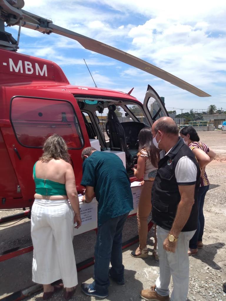 As 4.750 doses chegaram de helic&oacute;ptero na manh&atilde; desta segunda-feira (25) - Divulga&ccedil;&atilde;o/ PMSJM