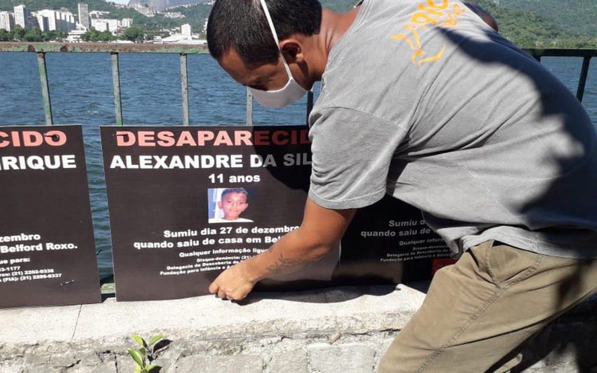 Ato simb&oacute;lico na Lagoa Rodrigo de Freitas, na Zona Sul do Rio, marca um m&ecirc;s do desaparecimento de tr&ecirc;s crian&ccedil;as de Belford Roxo - Divulgação / ONG Rio de Paz