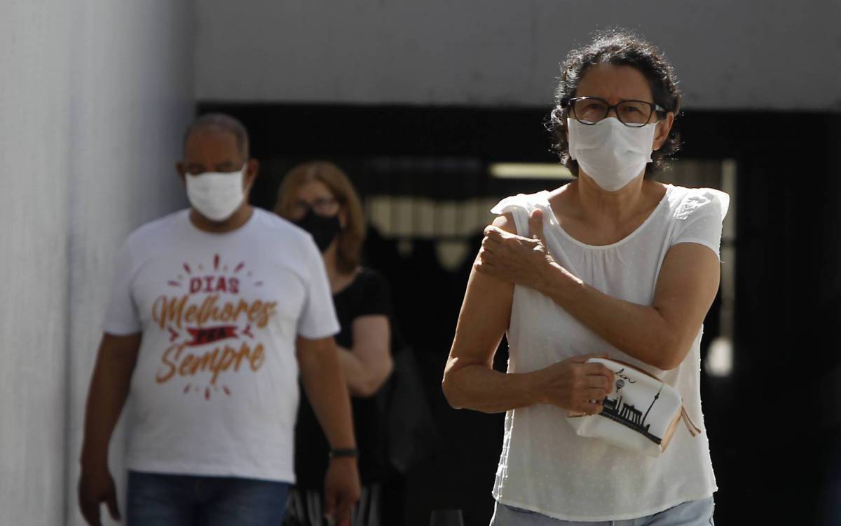 Rio de Janeiro 27/01/2021 - A cidade do Rio começa nova fase de vacinação contra o Covid 19. O publico alvo da campanha de vacinação os profissionais de saúde acima de 60 anos. Foto: Luciano Belford/Agencia O Dia