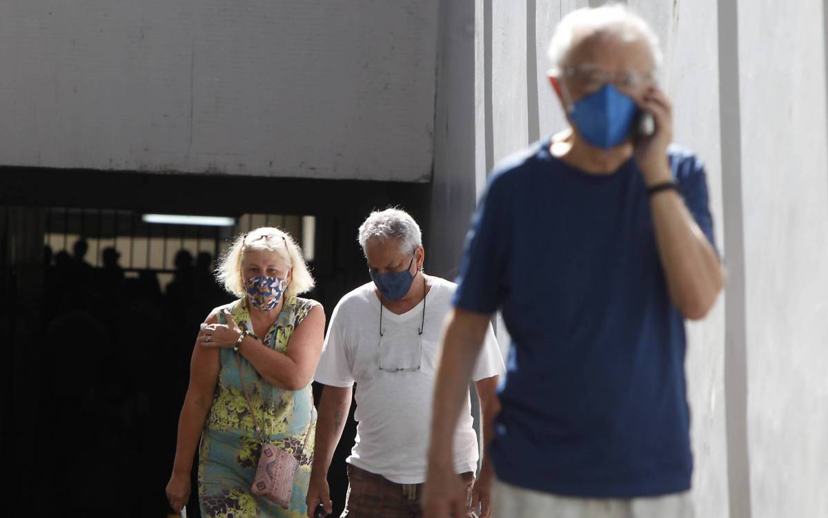 Rio de Janeiro 27/01/2021 - A cidade do Rio começa nova fase de vacinação contra o Covid 19. O publico alvo da campanha de vacinação os profissionais de saúde acima de 60 anos. Foto: Luciano Belford/Agencia O Dia - Luciano Belford/Agencia O Dia