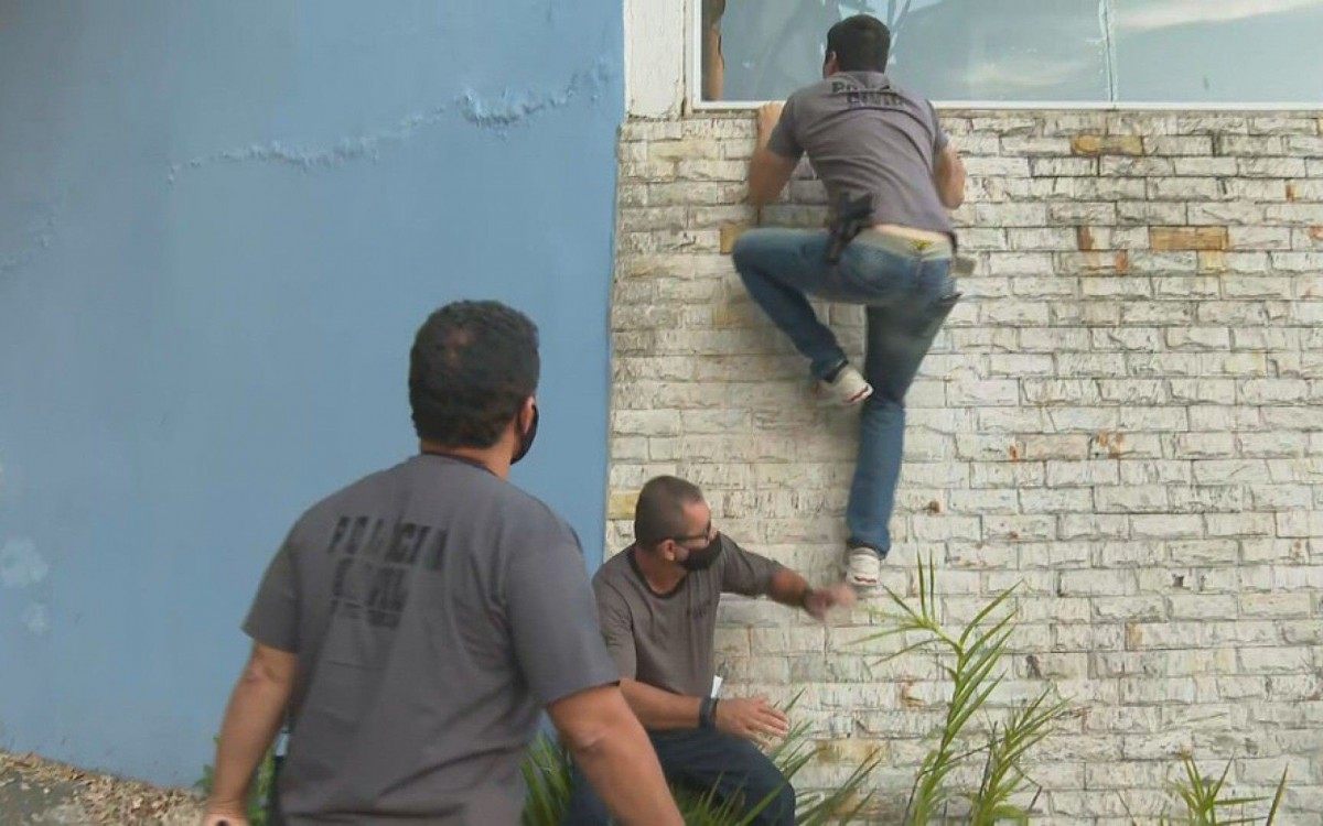 Policiais civis prende homem suspeito de lavar dinheiro do tráfico de drogas do Dendê - Reprodução TV Globo