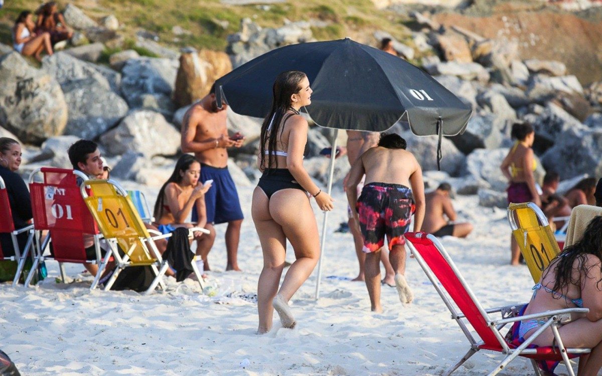 Mel Maia na Praia do Leme, na Zona Sul do Rio