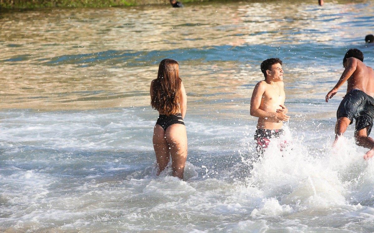 Mel Maia na Praia do Leme, na Zona Sul do Rio