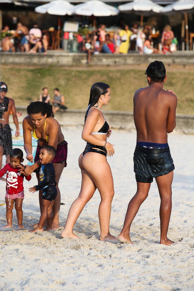 Mel Maia na Praia do Leme, na Zona Sul do Rio