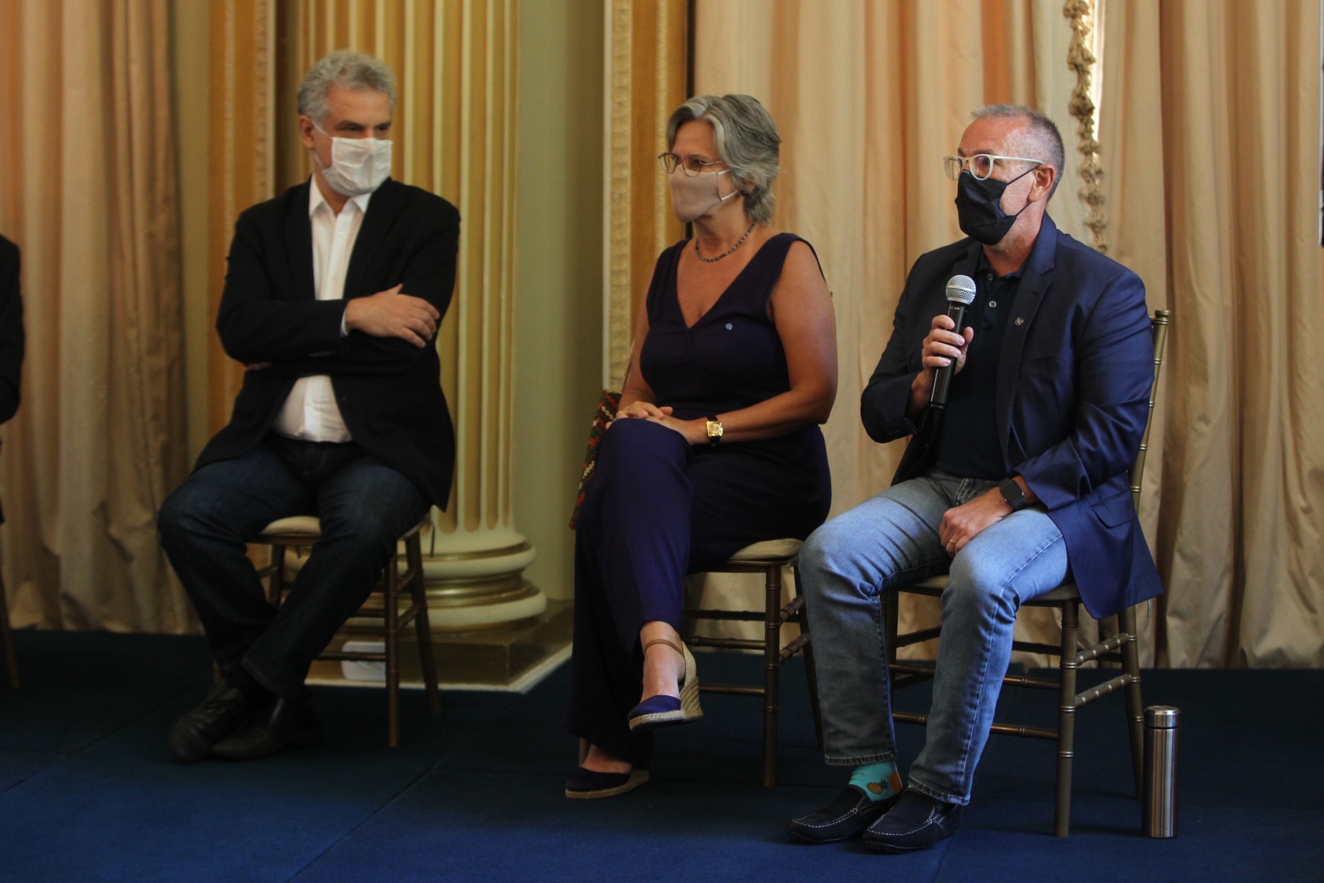 Prefeito e Secretário de Educação, apresentam o plano da Prefeitura de volta às aulas. - Estefan Radovicz / Agencia O Dia