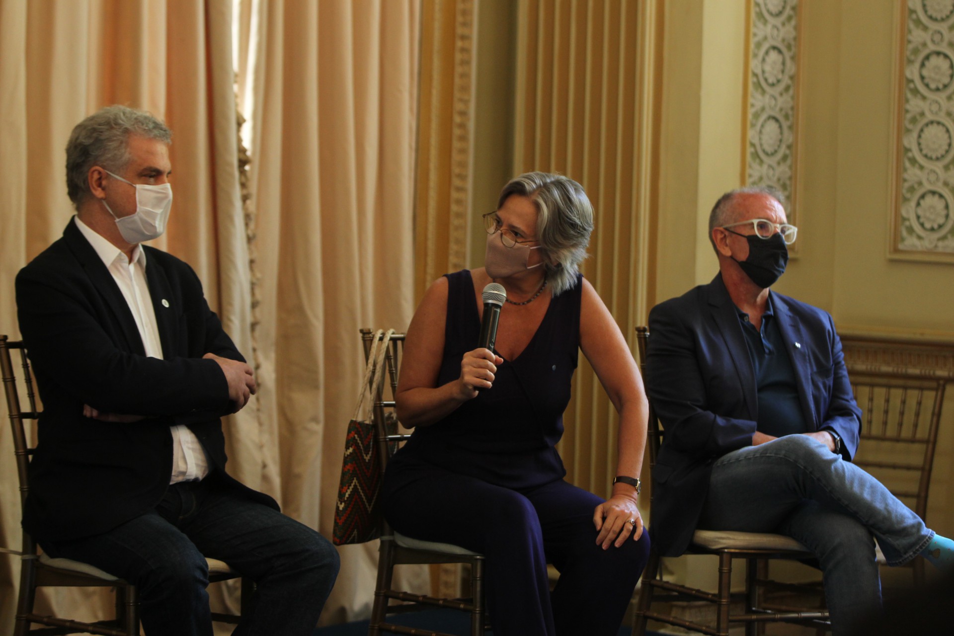 Prefeito e Secretário de Educação, apresentam o plano da Prefeitura de volta às aulas. - Estefan Radovicz / Agencia O Dia