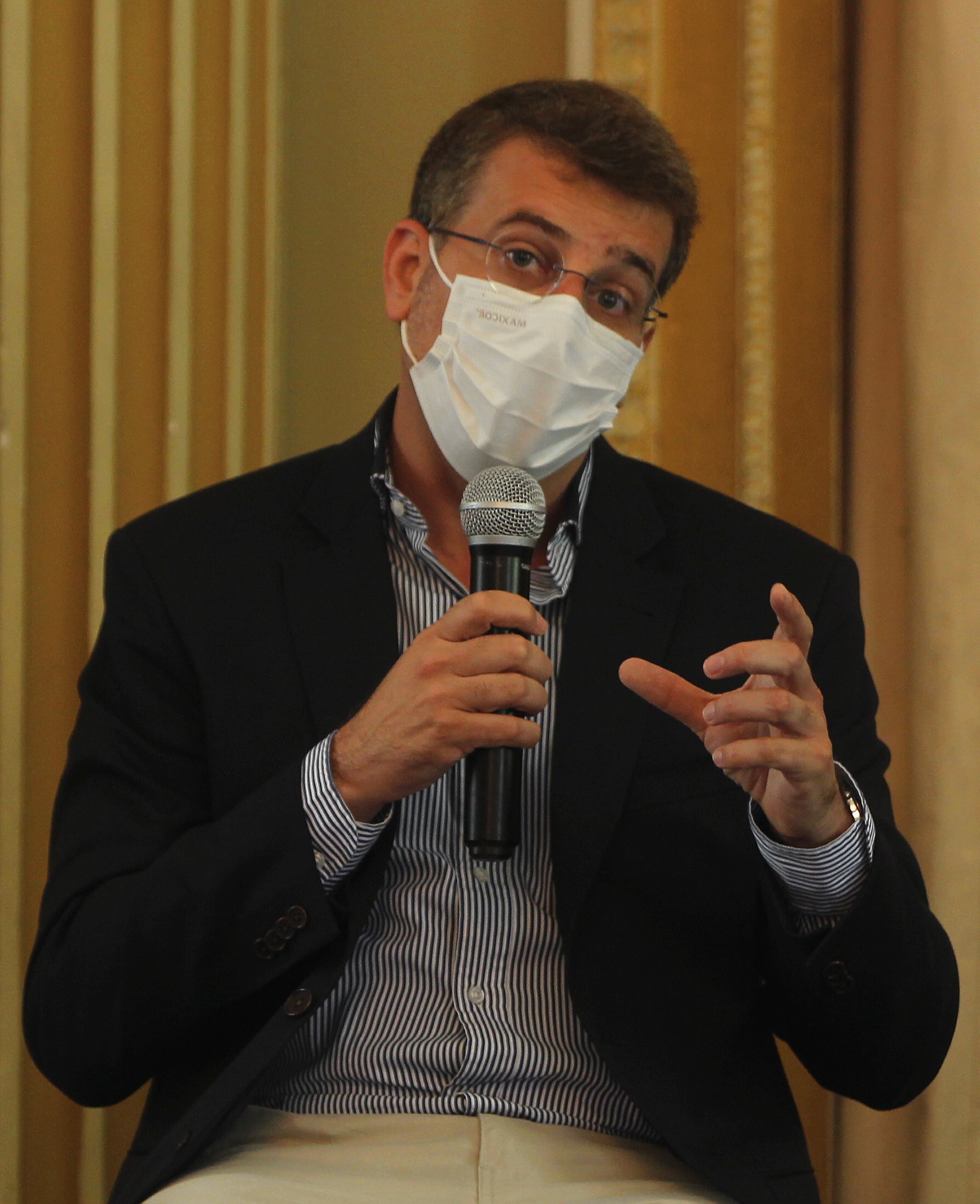 Prefeito e Secretário de Educação, apresentam o plano da Prefeitura de volta às aulas. - Estefan Radovicz / Agencia O Dia