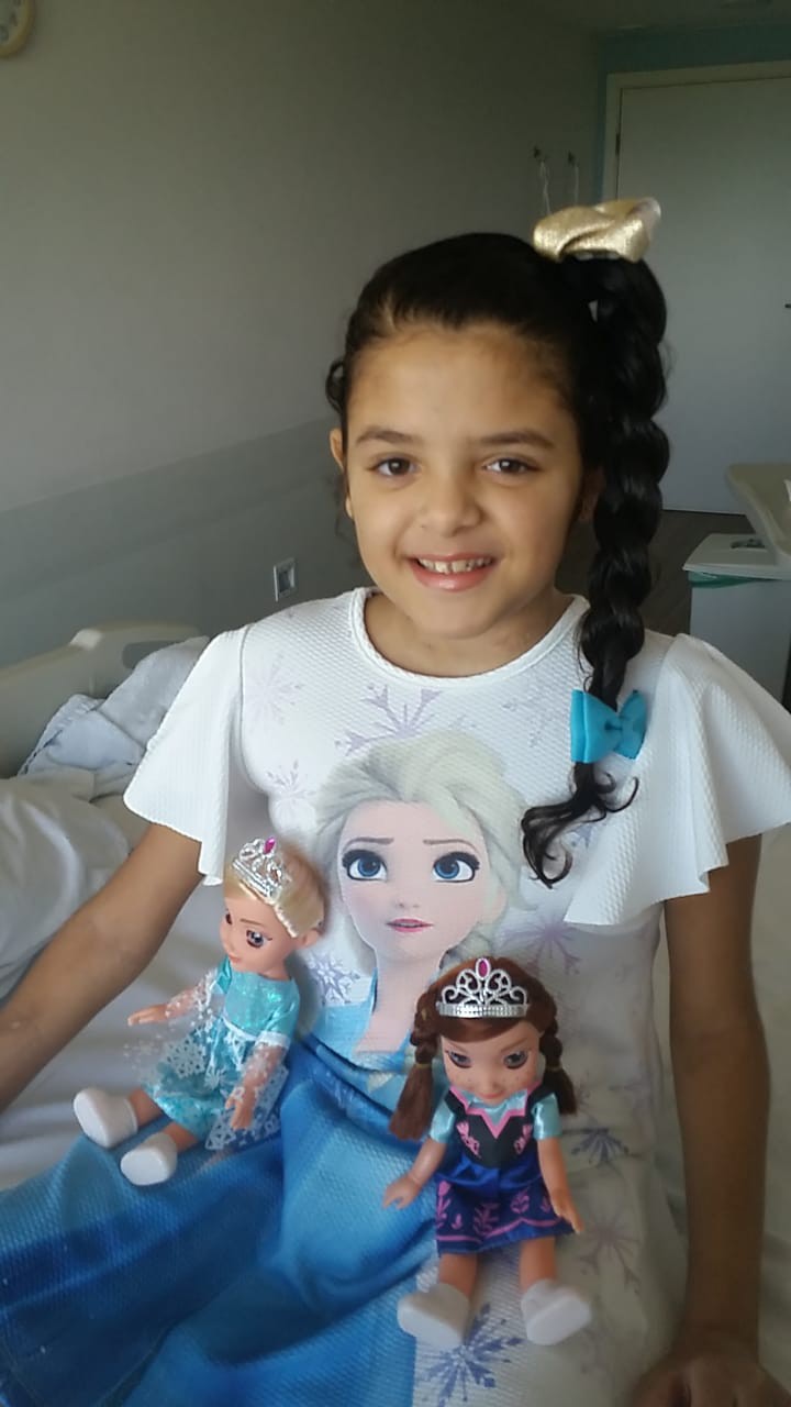 Fam&iacute;lia faz vaquinha para comprar pr&oacute;teses dos p&eacute;s e m&atilde;os para menina de 9 anos