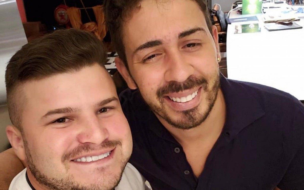 Joia produzida por Alisson Ranyel para o casamento de Carlinhos Maia e Lucas Guimar&atilde;es, tornou-se um dos assuntos mais comentados no pa&iacute;s por conta de sua exclusividade e per&iacute;odo de fabrica&ccedil;&atilde;o: dois meses entre a cria&ccedil;&atilde;o e impress&atilde;o. 