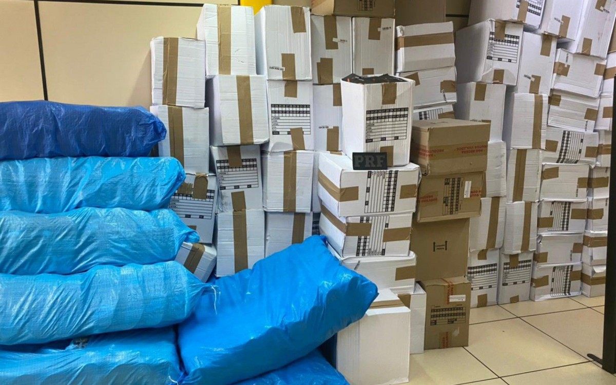 PRF apreende produtos falsificados na Washington Luiz