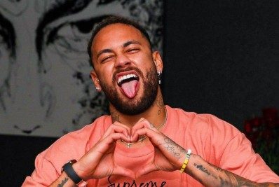 Neymar recebe proposta de fã e quer saber: 'Amiga mesmo ou interesseira?'