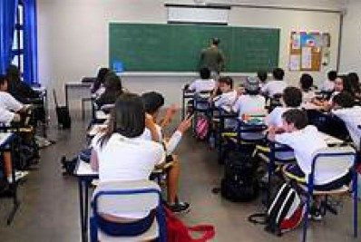 Vacinar adolescentes torna mais seguro retorno às aulas, recomenda Fiocruz