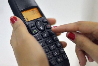 Anatel anuncia redução de tarifas da Oi e da Telemar para ligações de telefone fixo para móvel