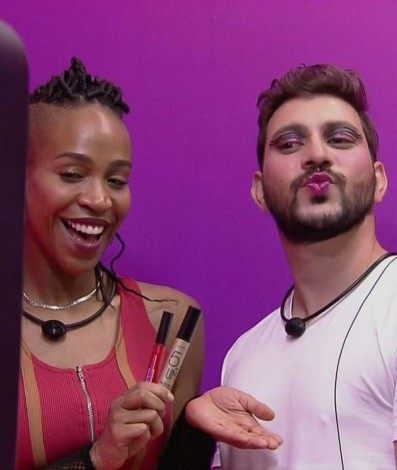 Karol e Caio no BBB - Reprodução