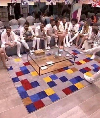 Primeira festa do 'BBB 21' teve tem&aacute;tica de R&eacute;veillon - Reprodu&ccedil;&atilde;o / TV Globo