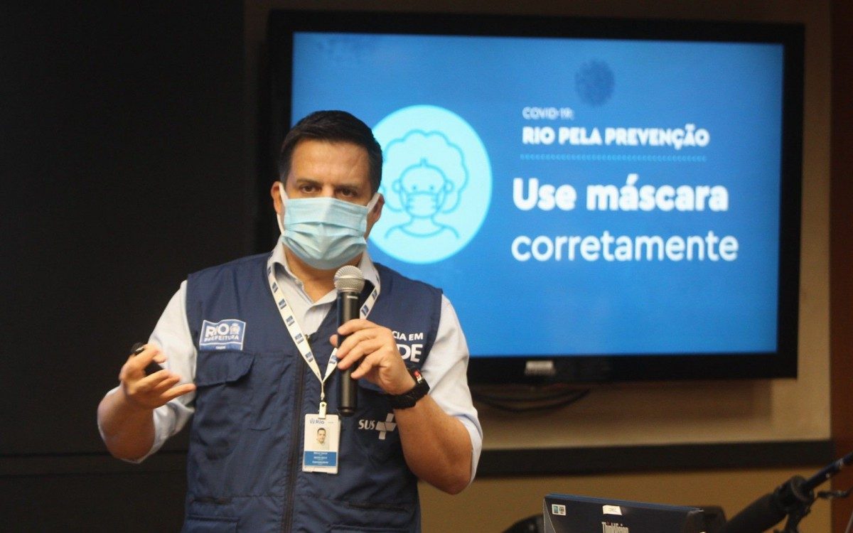 Coletiva com o Prefeito Eduardo Paes no Centro de Controle da Cidade Nova. Na foto, 0 Sub. Secretário de Vigilância em Saúde, Marcio Garcia.