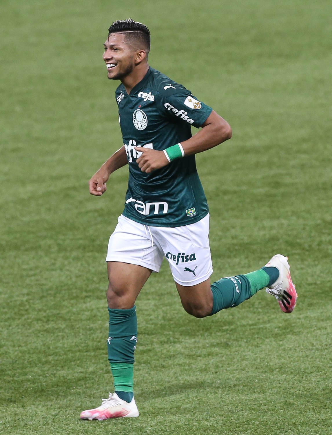 O jogador Rony, da SE Palmeiras, comemora seu gol contra a equipe do C Bol&iacute;var, durante partida v&aacute;lida pela fase de grupos, da Copa Libertadores, na arena Allianz Parque. (Foto: Cesar Greco)
