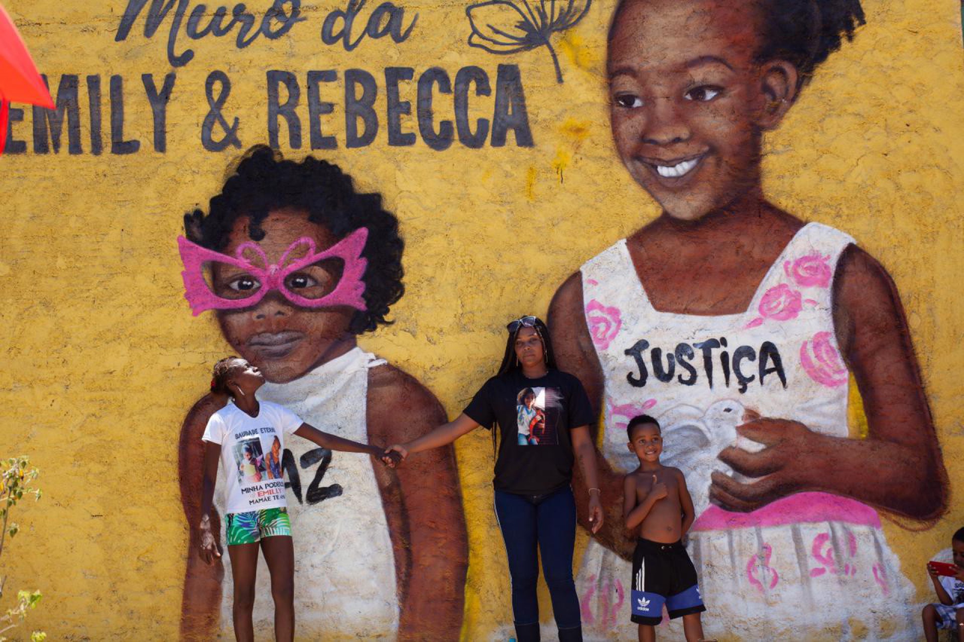 Homenagem às meninas que foram mortas na porta de casa - Divulgação/ Carol Brandão (Voz da Baixada)