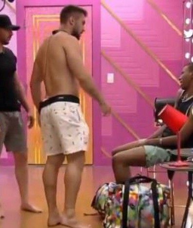 Caio, Arthur e Lucas Penteado discutem no 'BBB' - Reprodução