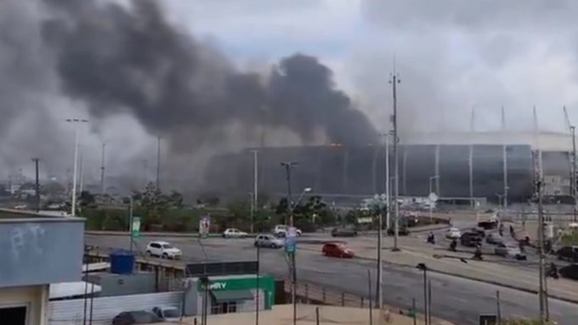 Parte da Arena Castel&atilde;o pega fogo antes da decis&atilde;o da S&eacute;rie D