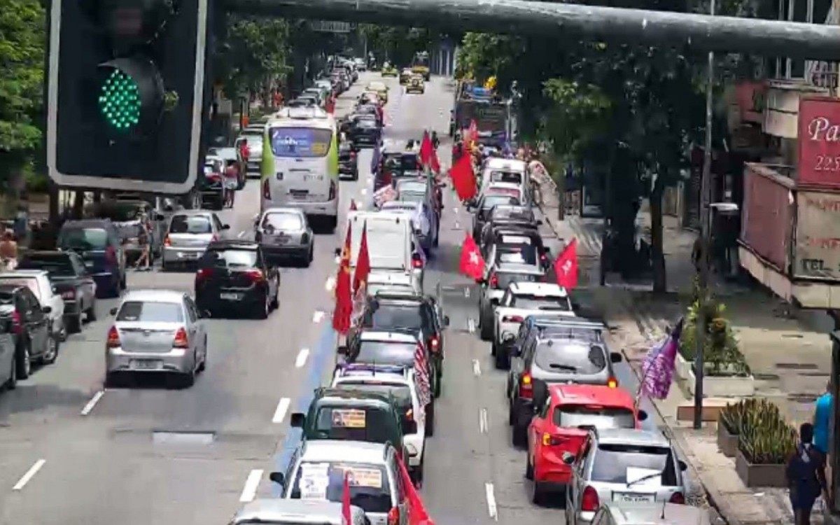 Carreata passou pela Rua Barata Ribeiro, em Copacabana - Reprodução/Twitter