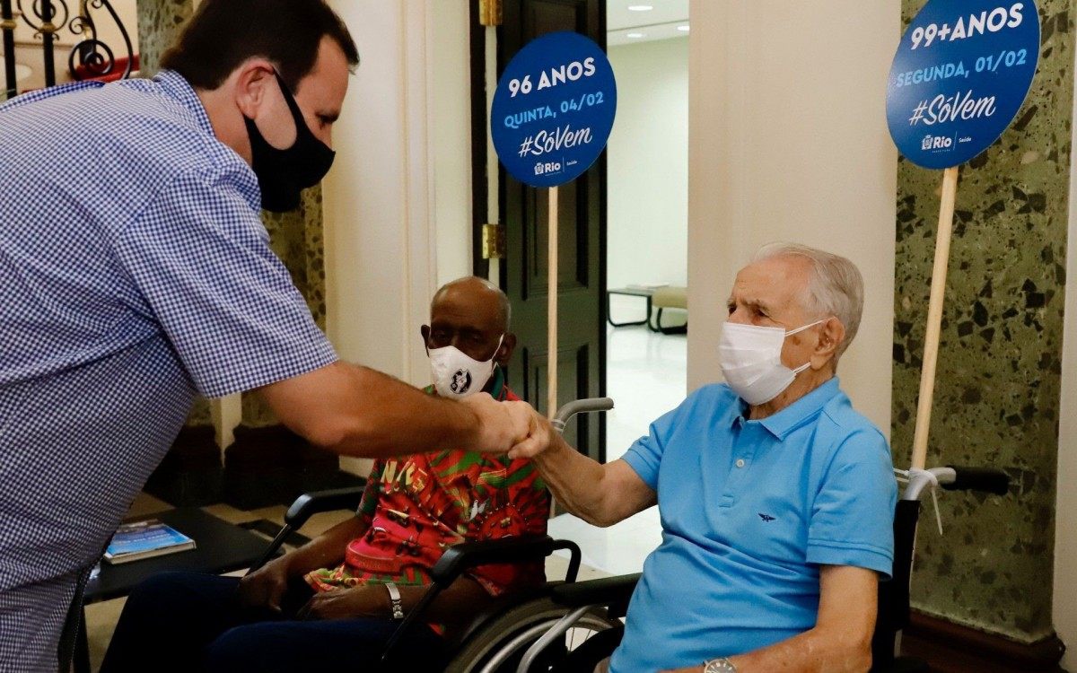 Ator Orlando Durmmond, o compositor Nelson Sargento e o Prefeito Eduardo Paes