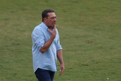 Ex-zagueiro da Seleção e Luxemburgo são nomes avaliados pelo Botafogo, afirma portal