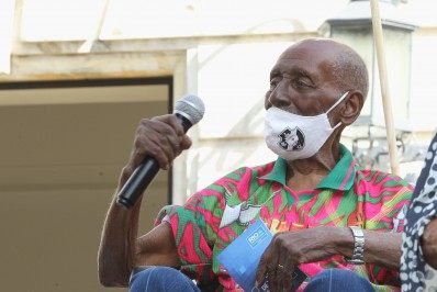 Corpo de Nelson Sargento é cremado em cerimônia restrita no Centro do Rio