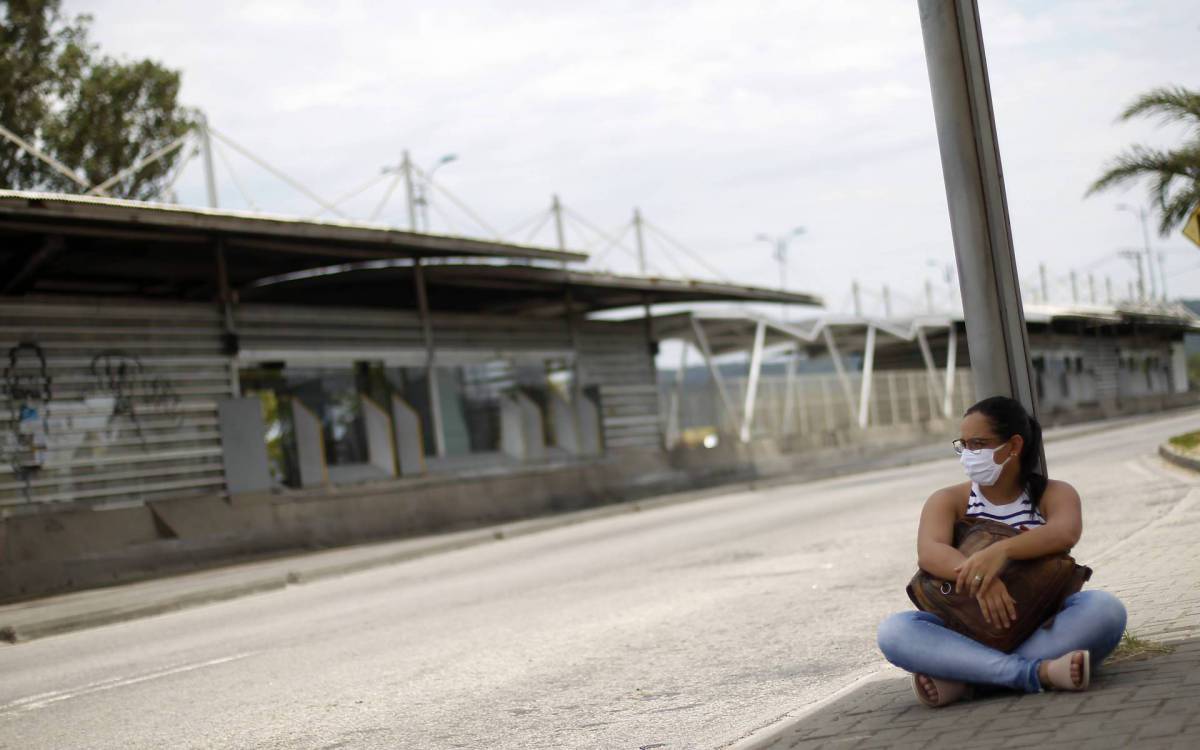 Rio de Janeiro 01/02/2021 - Greve no BRT Rio paralisa todos os corredores e esta&ccedil;&otilde;es nesta segunda. Na foto acima a Mariana Santos na esta&ccedil;&atilde;o do Mato Alto. Foto: Luciano Belford/Agencia O Dia