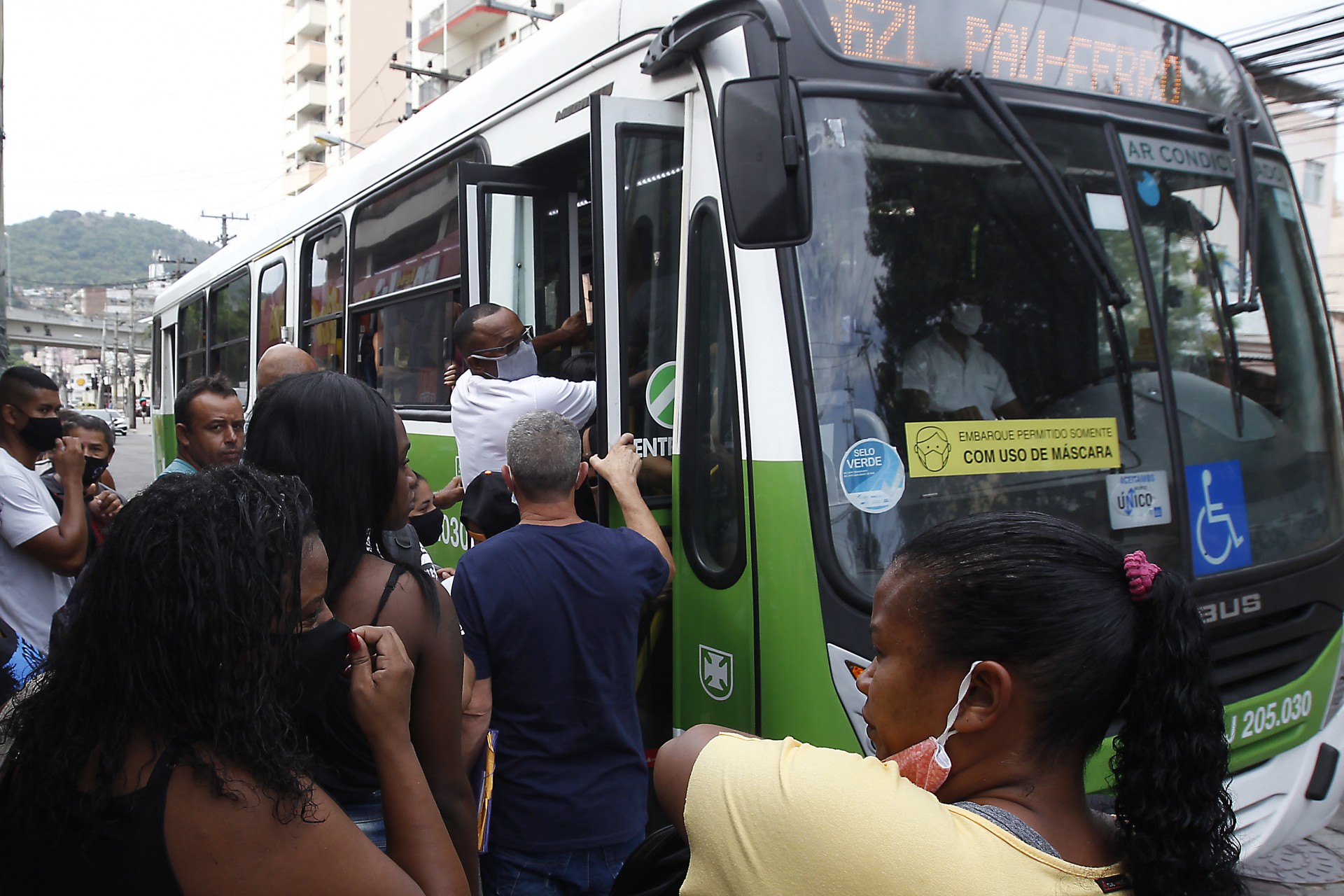 Passageiros Sofrem Transtornos E Lotação Em Dia De Paralisação No Brt Rio De Janeiro O Dia 