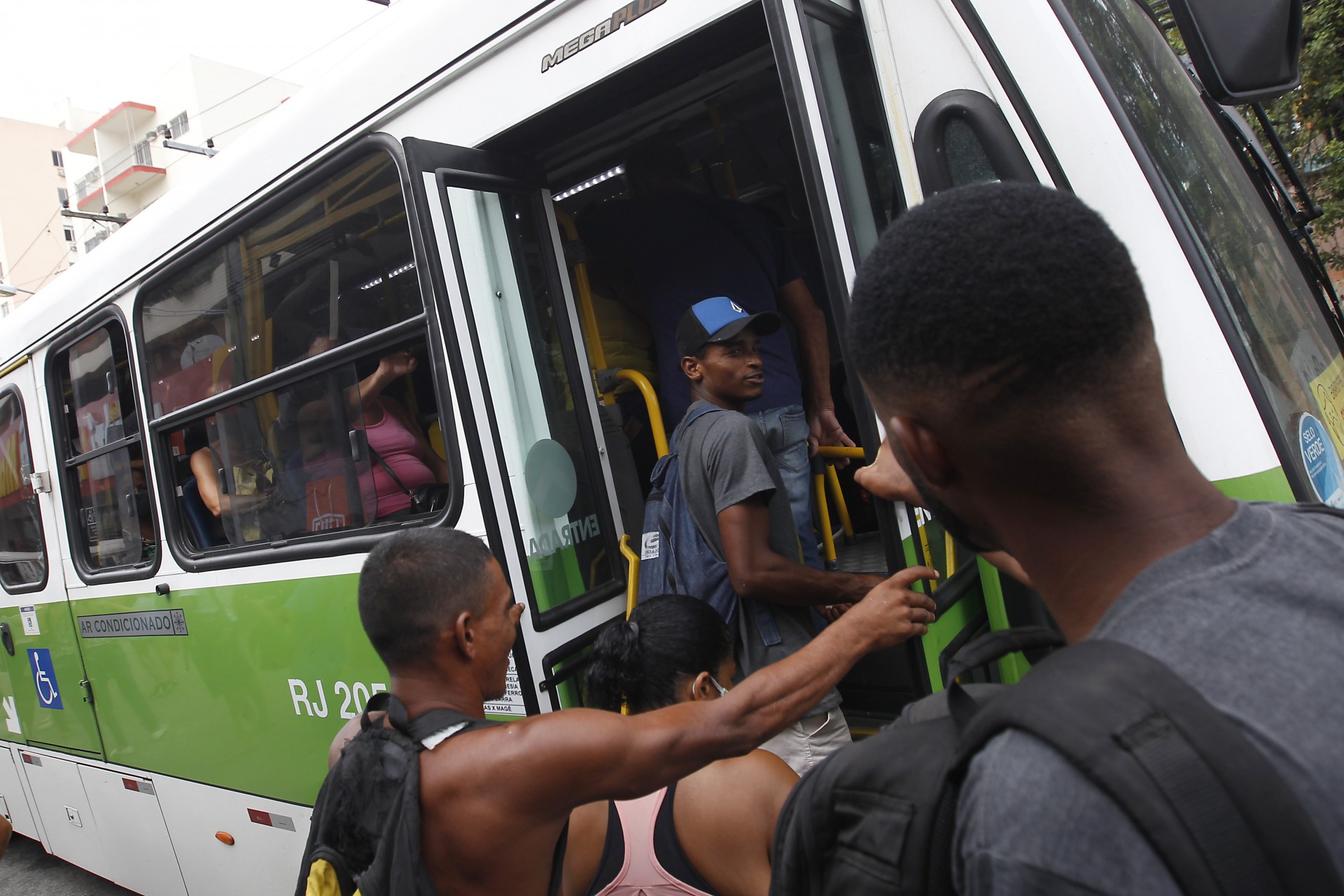 Paralisação no BRT pegou passageiros de surpresa - Luciano Belford/Agência O Dia