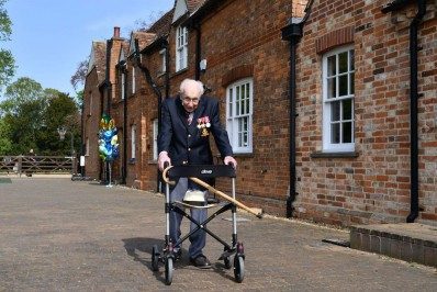 Reino Unido presta última homenagem a capitão Tom