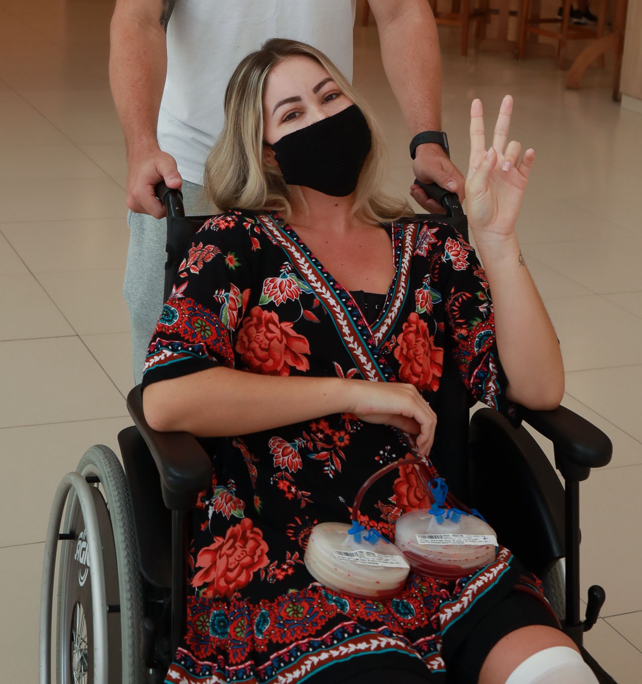 Carol Narizinho deixa hospital após passar por lipoaspiração e preenchimento no bumbum - Ag. News