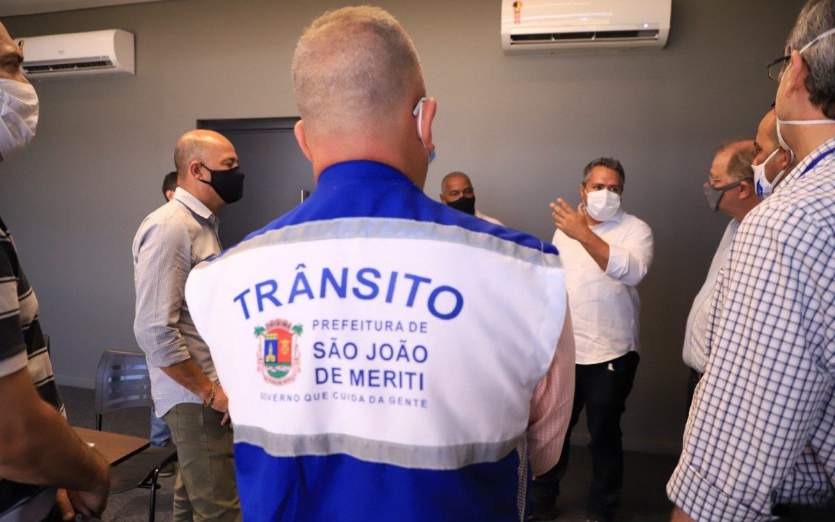 Comitiva com representantes do estado e da prefeitura visita galpão da Prologis, no Parque Barreto - Divulgação/ PMSJM