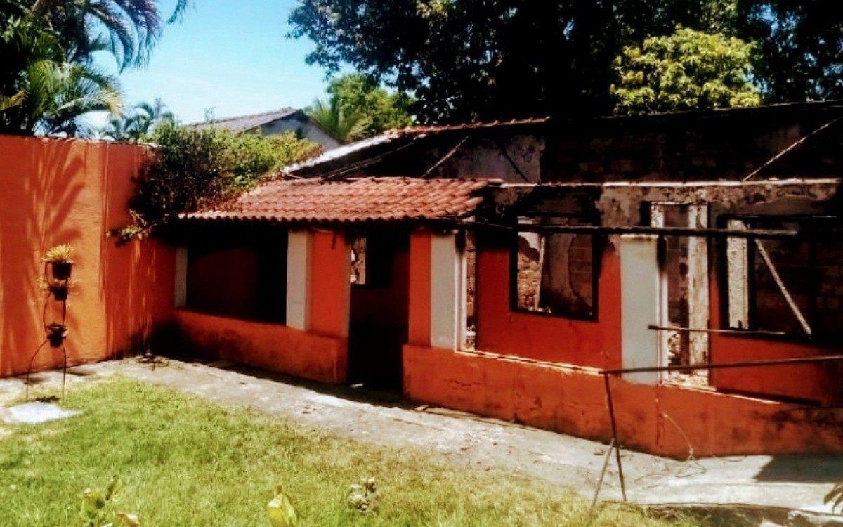Incêndio em casa de repouso em Itaboraí carboniza uma idosa.