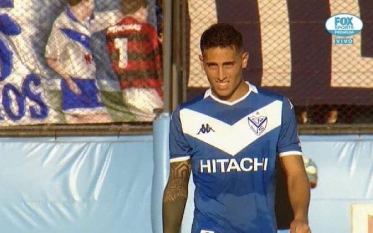 Soco de zagueiro em Edmundo vira bandeira - Reprodução