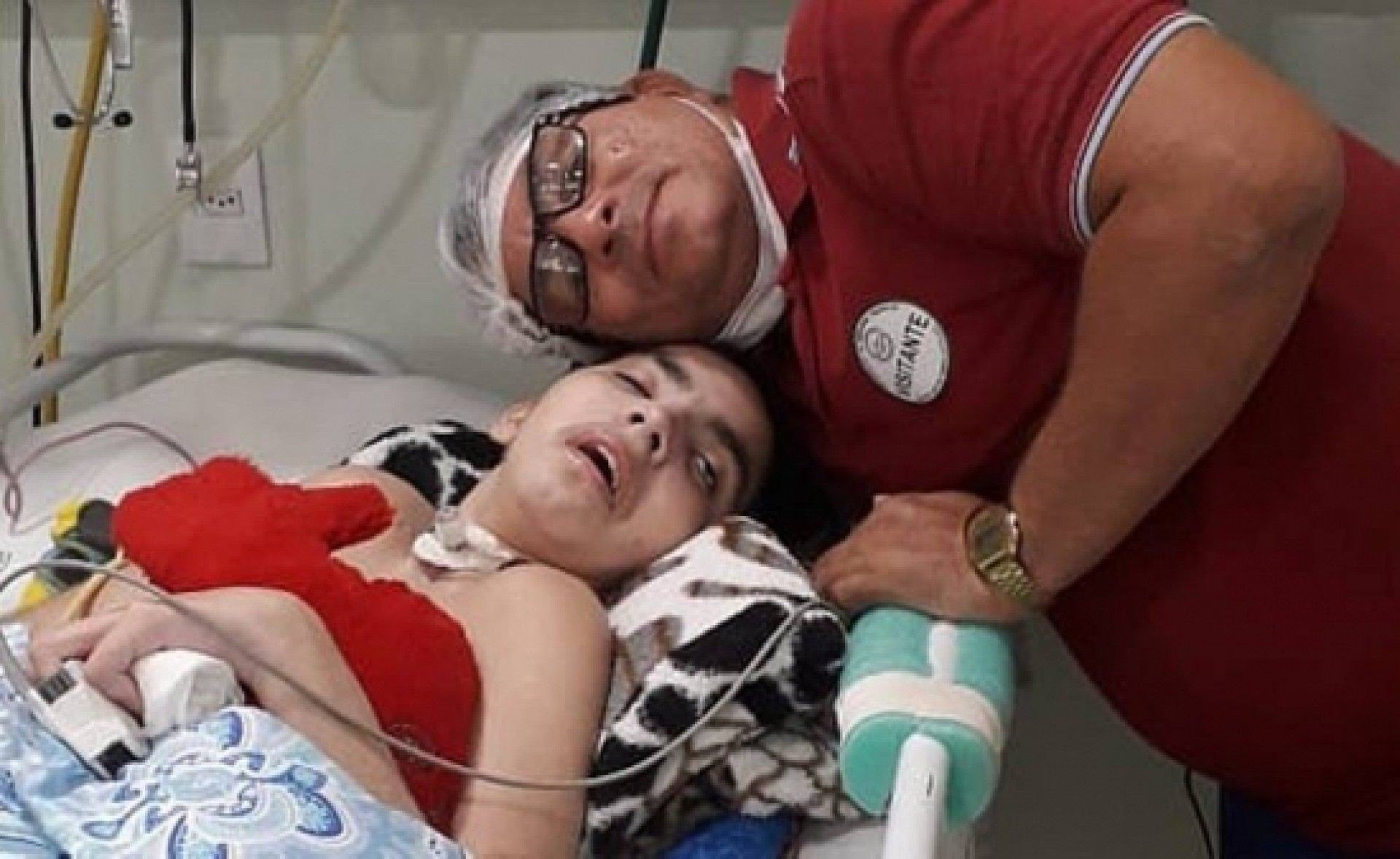 Campanha quer ajudar família de jovem internado com raiva humana há 3 anos