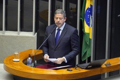 Lira afirma que 'vacinar é ponto de partida para retomar normalidade'