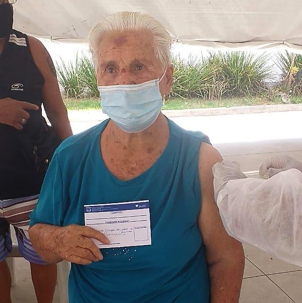 Isabel Viegas (92), a primeira idosa do munic&iacute;pio a ser vacinada - Divulga&ccedil;&atilde;o/ PMSJM