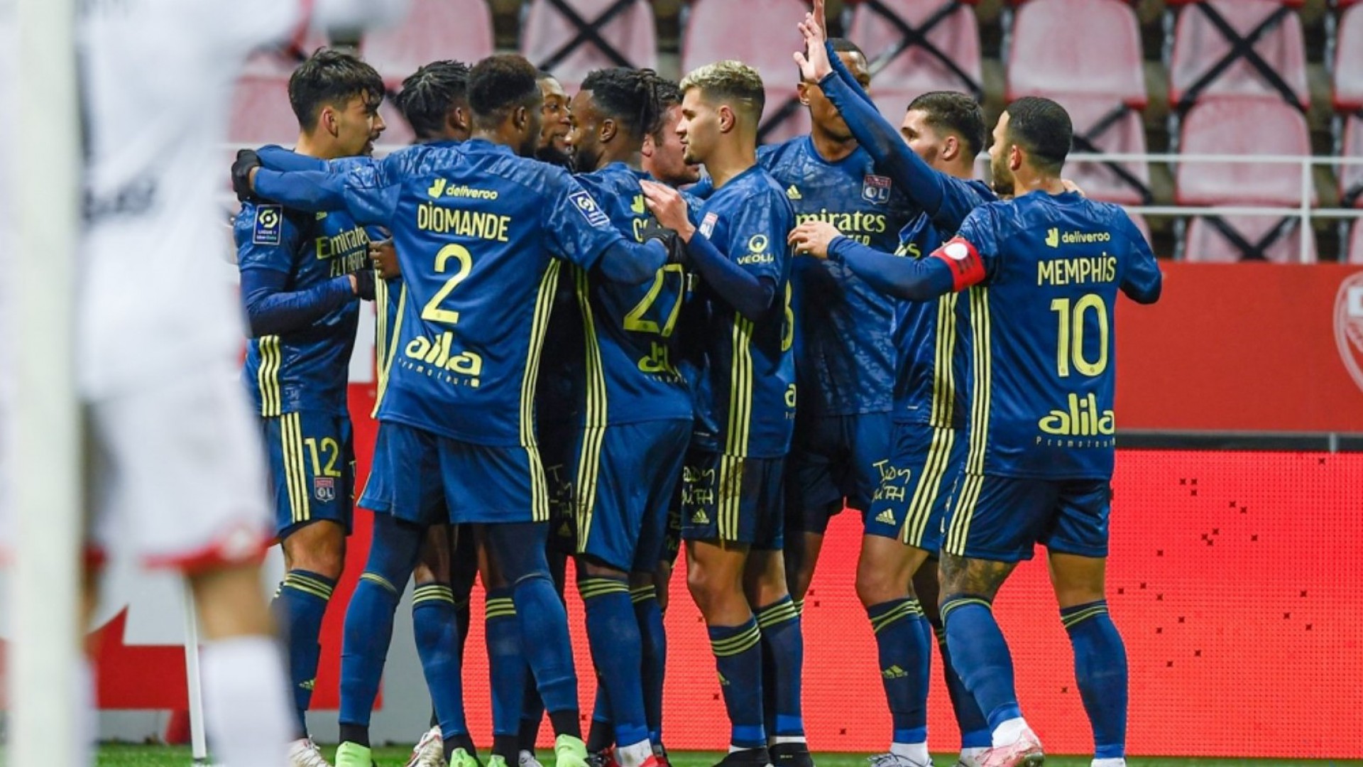 Ex-Flamengo, Lucas Paquetá faz gol da vitória do Lyon sobre o Dijon