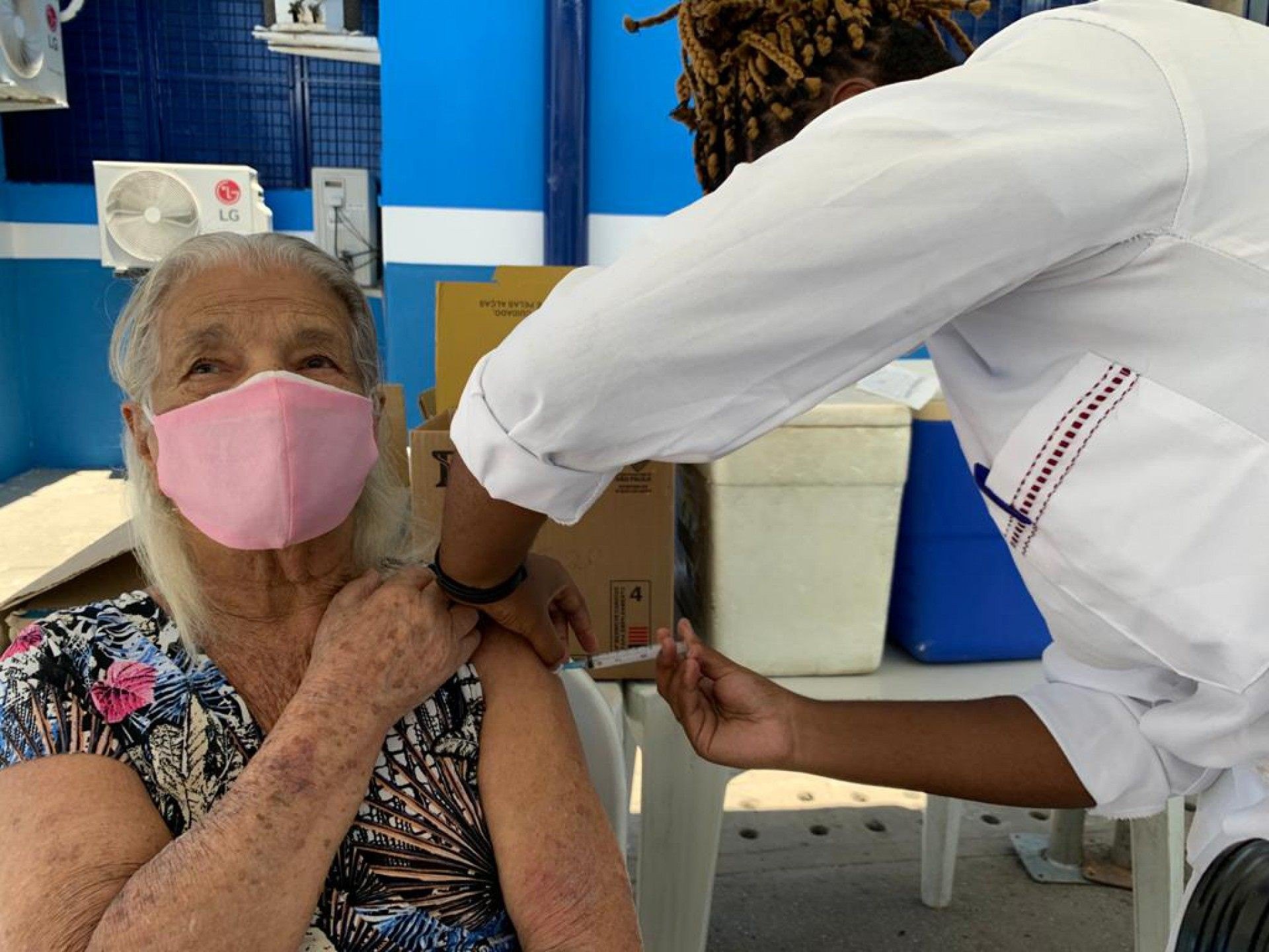 Regina Ferreira Lopes (90), que estava desde mar&ccedil;o de 2020 sem sair uma &uacute;nica vez de casa - Divulga&ccedil;&atilde;o/ PMSJM