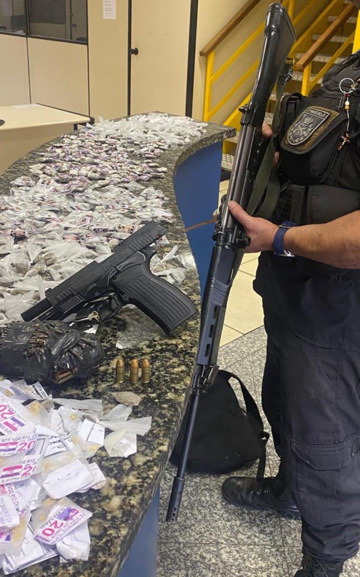 Operação da Polícia Militar no Vai Quem Quer, em Caxias