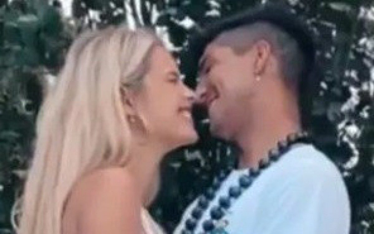 Yasmin Brunet Medina e Gabriel Medina - reprodução de vídeo