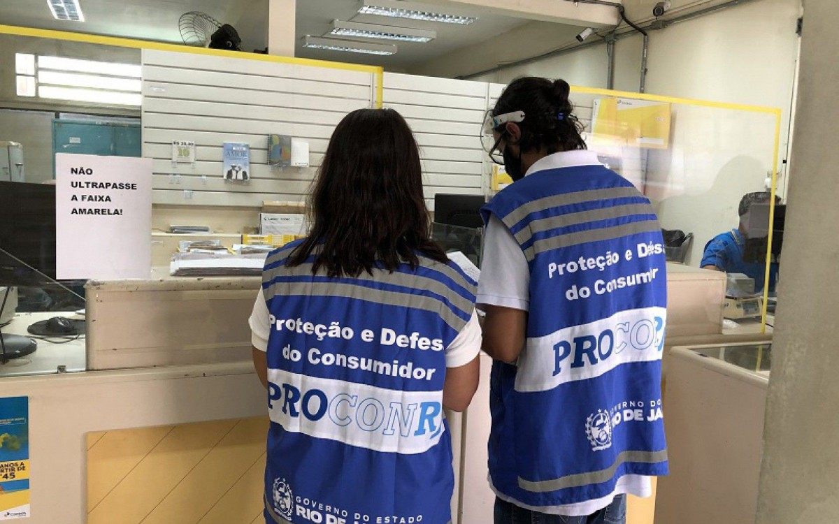 Vistoria em agência dos Correios encontrou desrespeito a lei municipal e às determinações sanitárias contra a Covid-19. - Divulgação/Procon-RJ