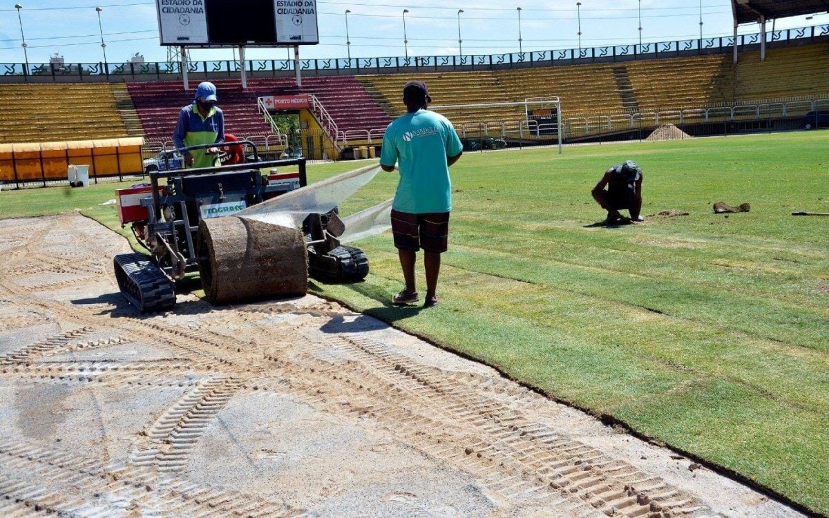 Gramado do Estádio da Cidadania é recuperado  - Geraldo Gonçalves/PMVR