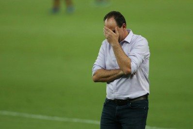 Com três desfalques, Flamengo divulga lista de relacionados para estreia no Brasileirão